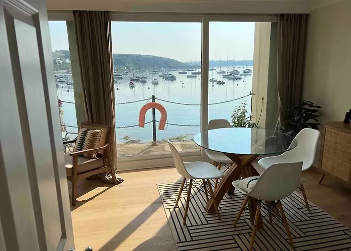 Spectacular Waterfront Views With Parking At \'Mariners Mirror\'