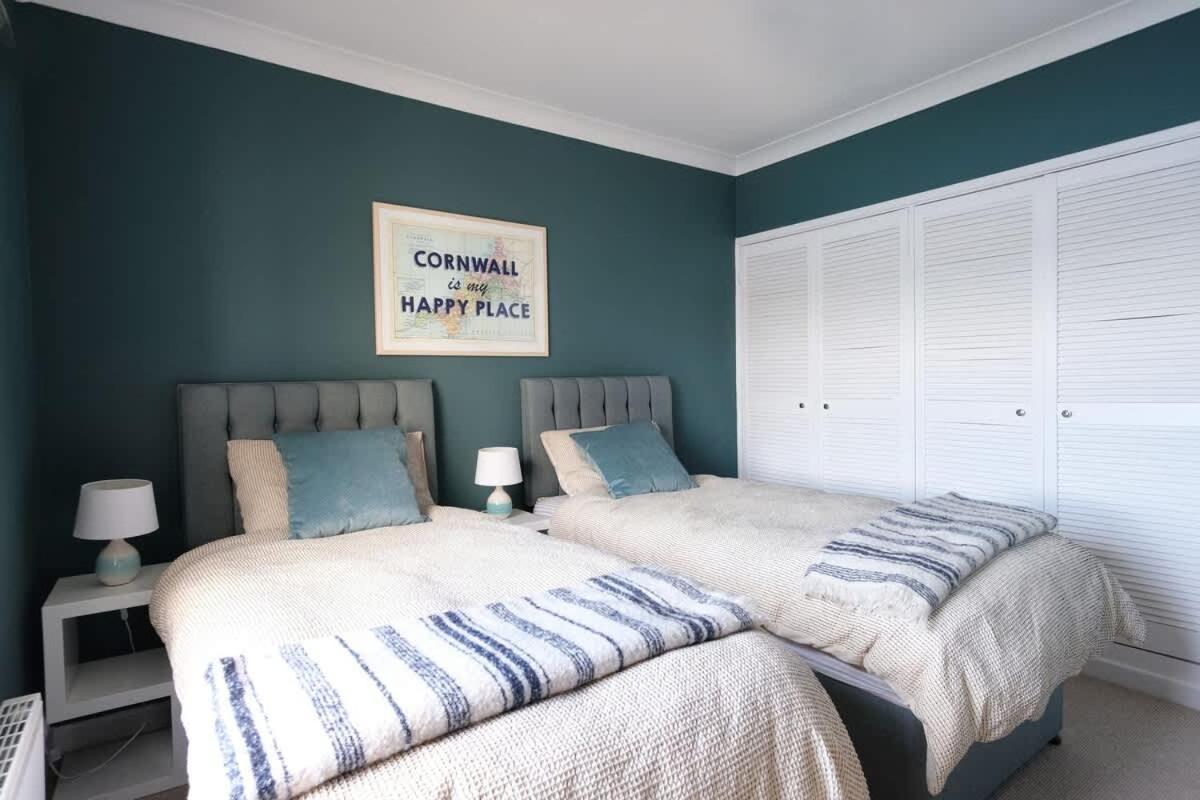Spectacular Waterfront Views With Parking At 'mariners Mirror' Apartment *