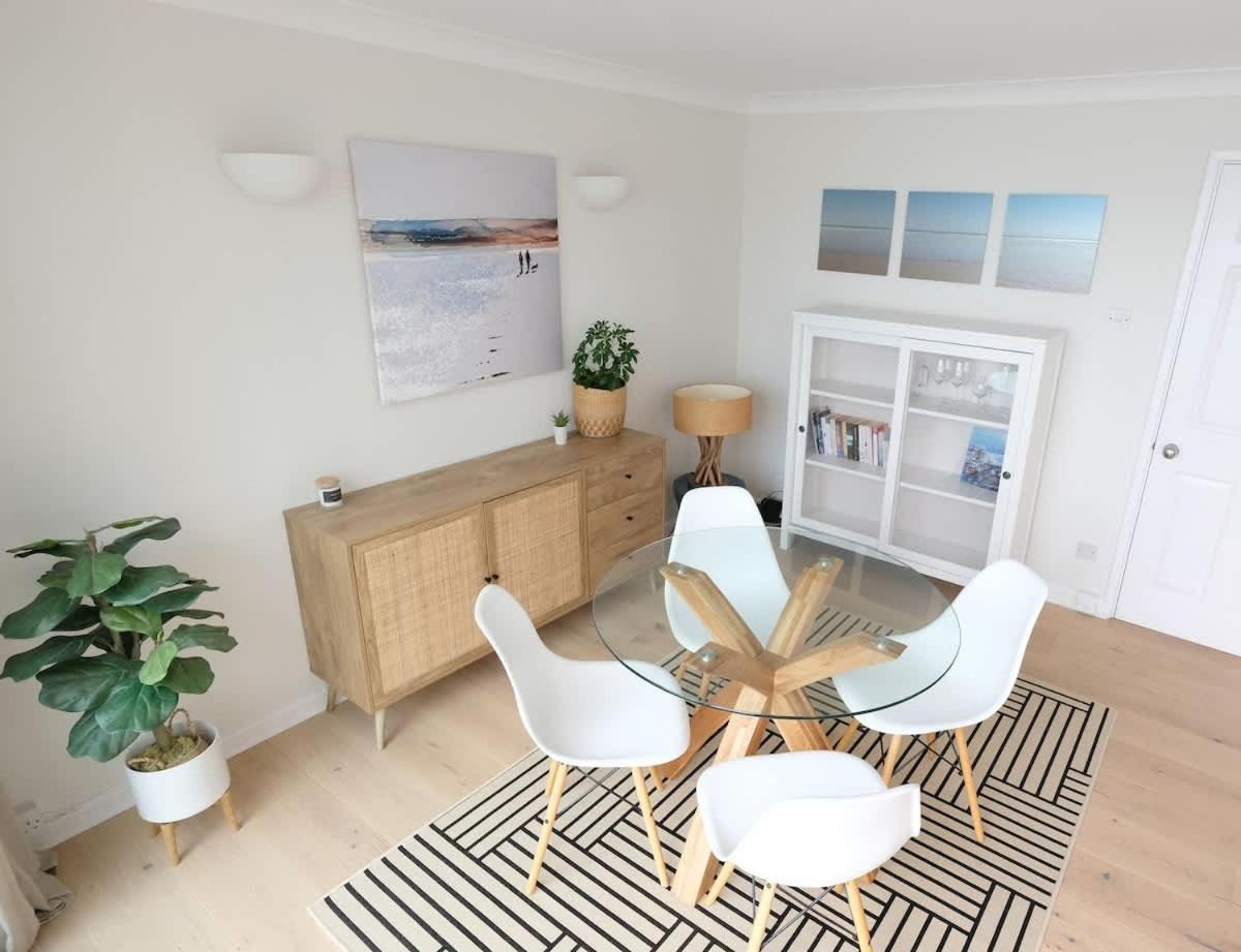 Spectacular Waterfront Views With Parking At 'mariners Mirror' *